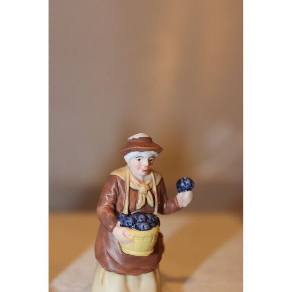 Dept 56 Dickens Village - Violet Vendor, Carolers & Chestnut Vendor - Picture 5 of 9